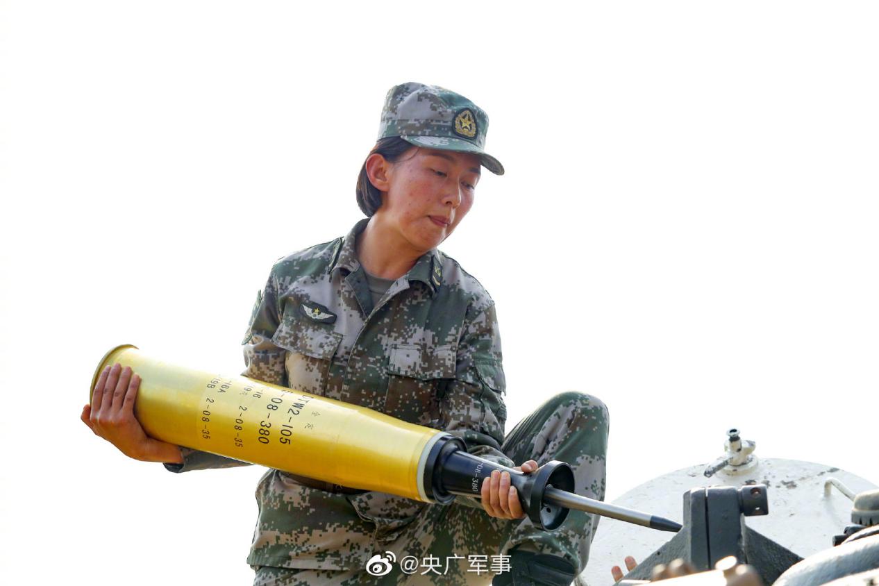 DTW2-105毫米穿甲弹，穿深460毫米左右，增强“老”