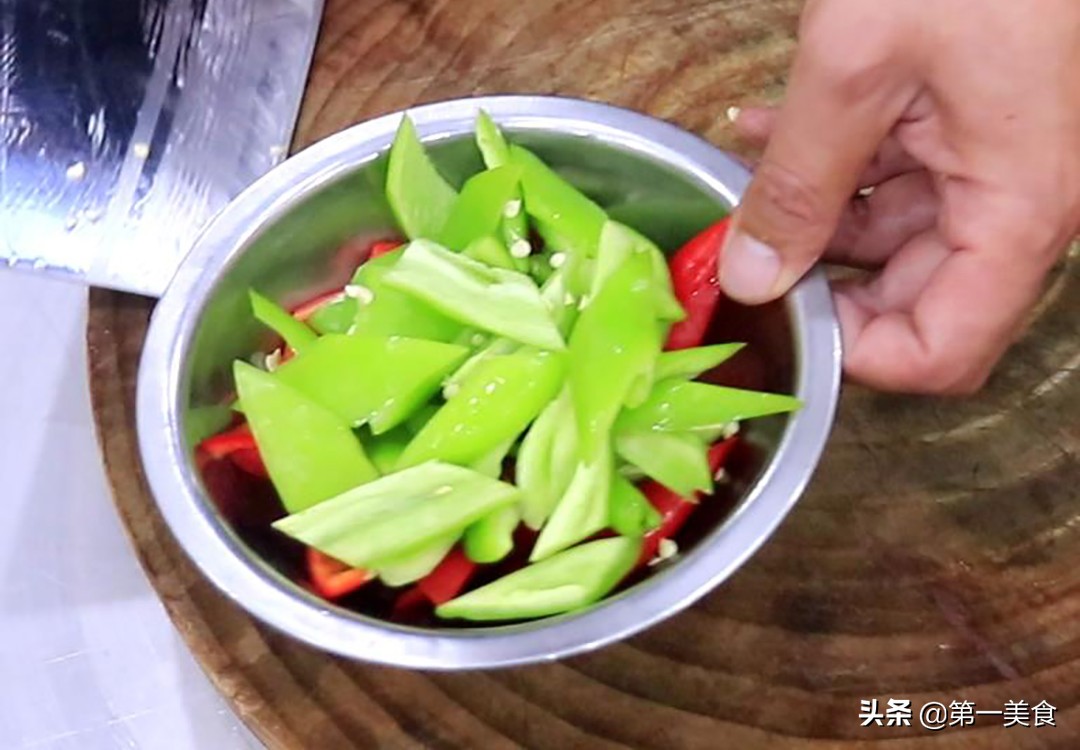 图片[3]-【青椒猪肝】做法步骤图 厨师长教你鲜嫩不腥技巧 学会在家做-起舞食谱网
