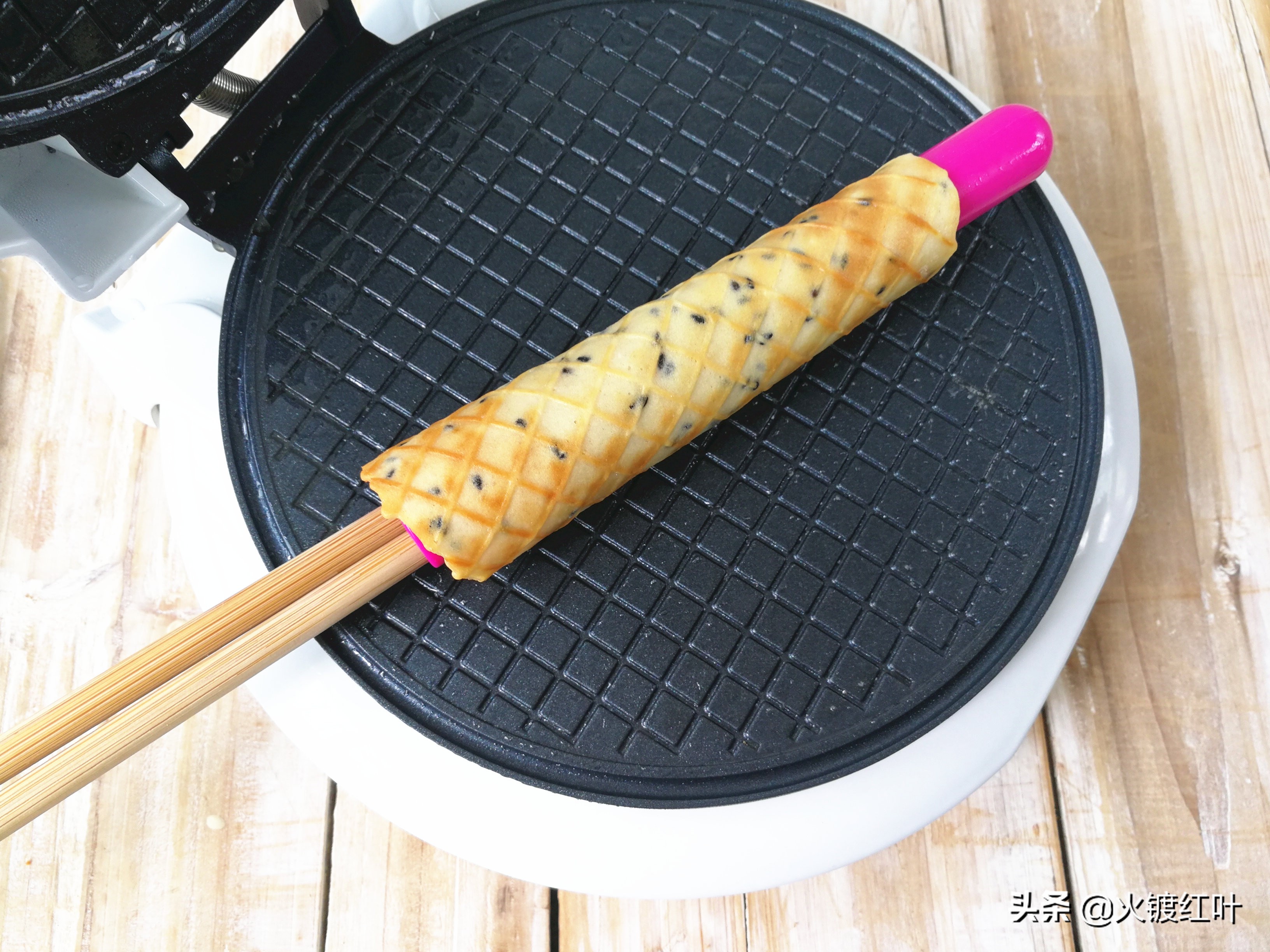 自己在家做蛋卷，香脆可口，碎屑也不舍得浪费，满足感爆棚