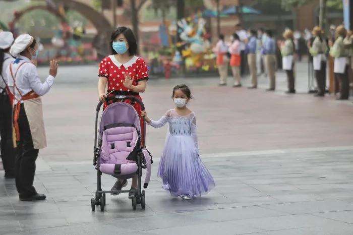 分别107天，上海迪士尼今天重开！热门项目不排队！戴口罩入园