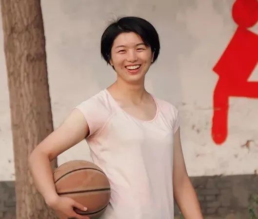 全国人大代表张明珠：辽宁舰第一批女舰员，在