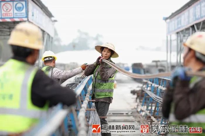 热火朝天！看经过博白六镇的浦清高速最新建设现场