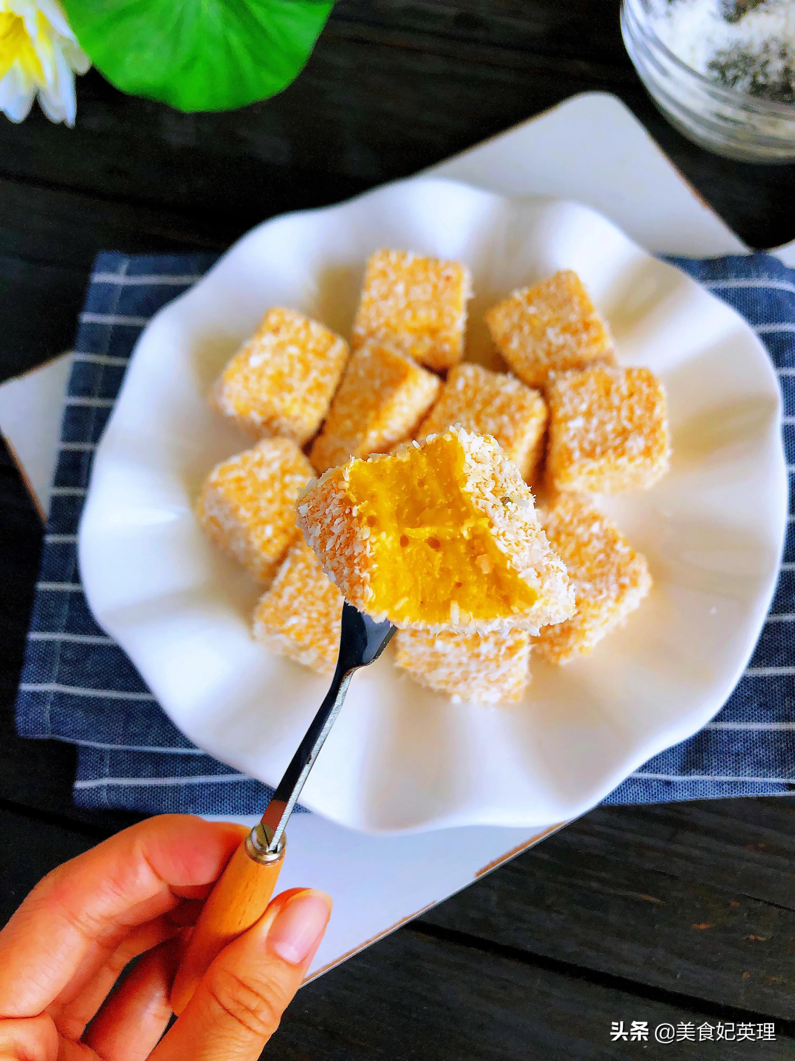 秋天就给孩子做这小零食，半块南瓜一杯牛奶，甜甜糯糯入口即化