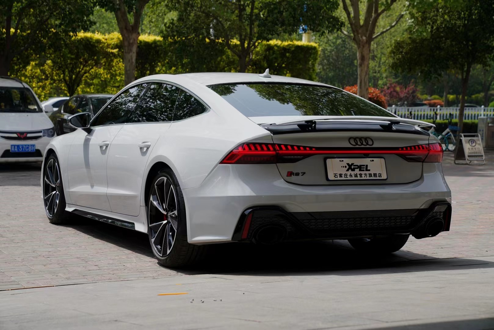 石家庄奥迪a7改装rs7包围火山灰改色膜