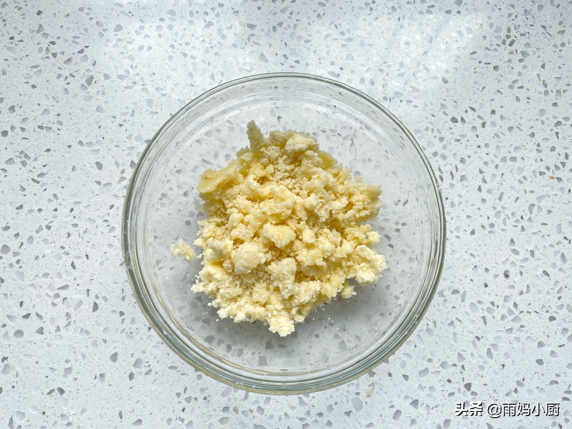 10分钟搞定，爆浆蓝莓麦芬蛋糕，外酥里软又美味，秒杀蛋糕店