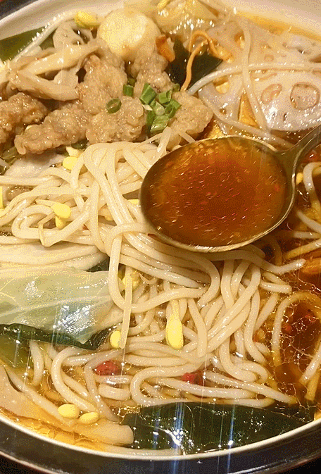 比乡村基更亲民：免费续米线，甜品无限量，重庆这家店能赚钱？