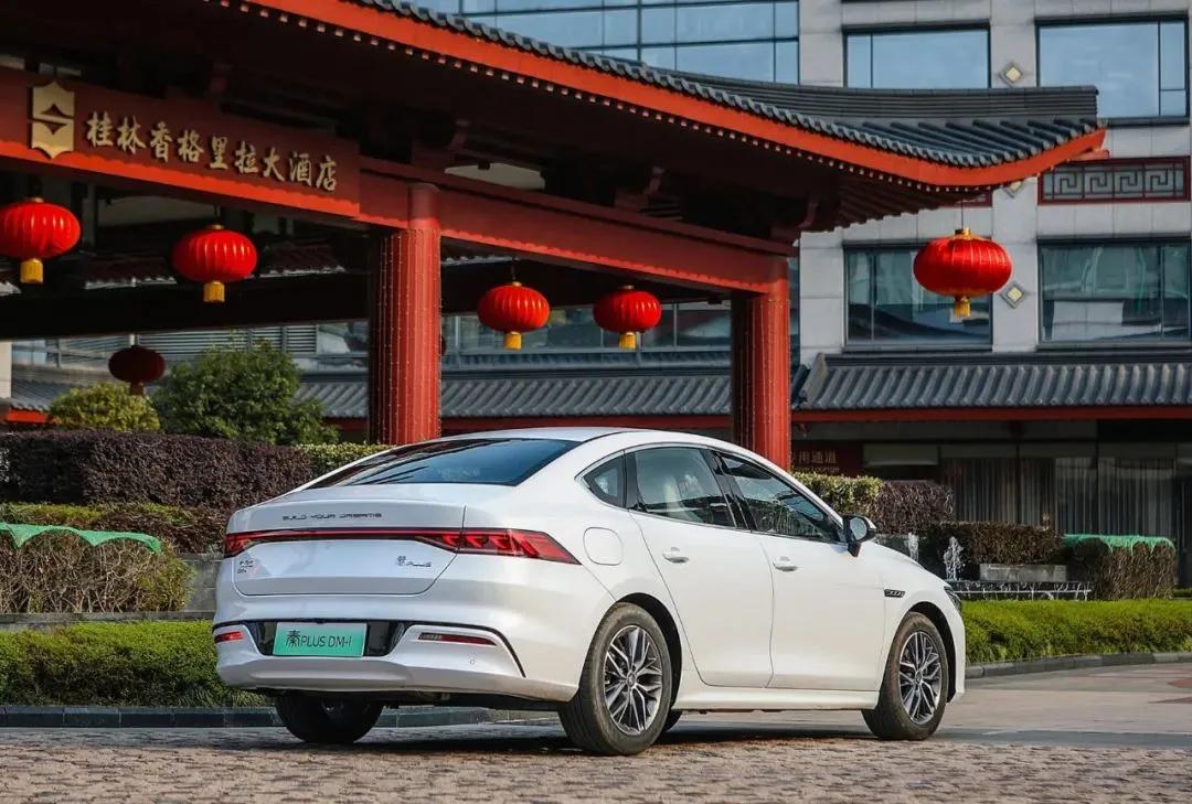 比亚迪DM-i混动能与丰田、本田比肩吗？看完你就知道答案