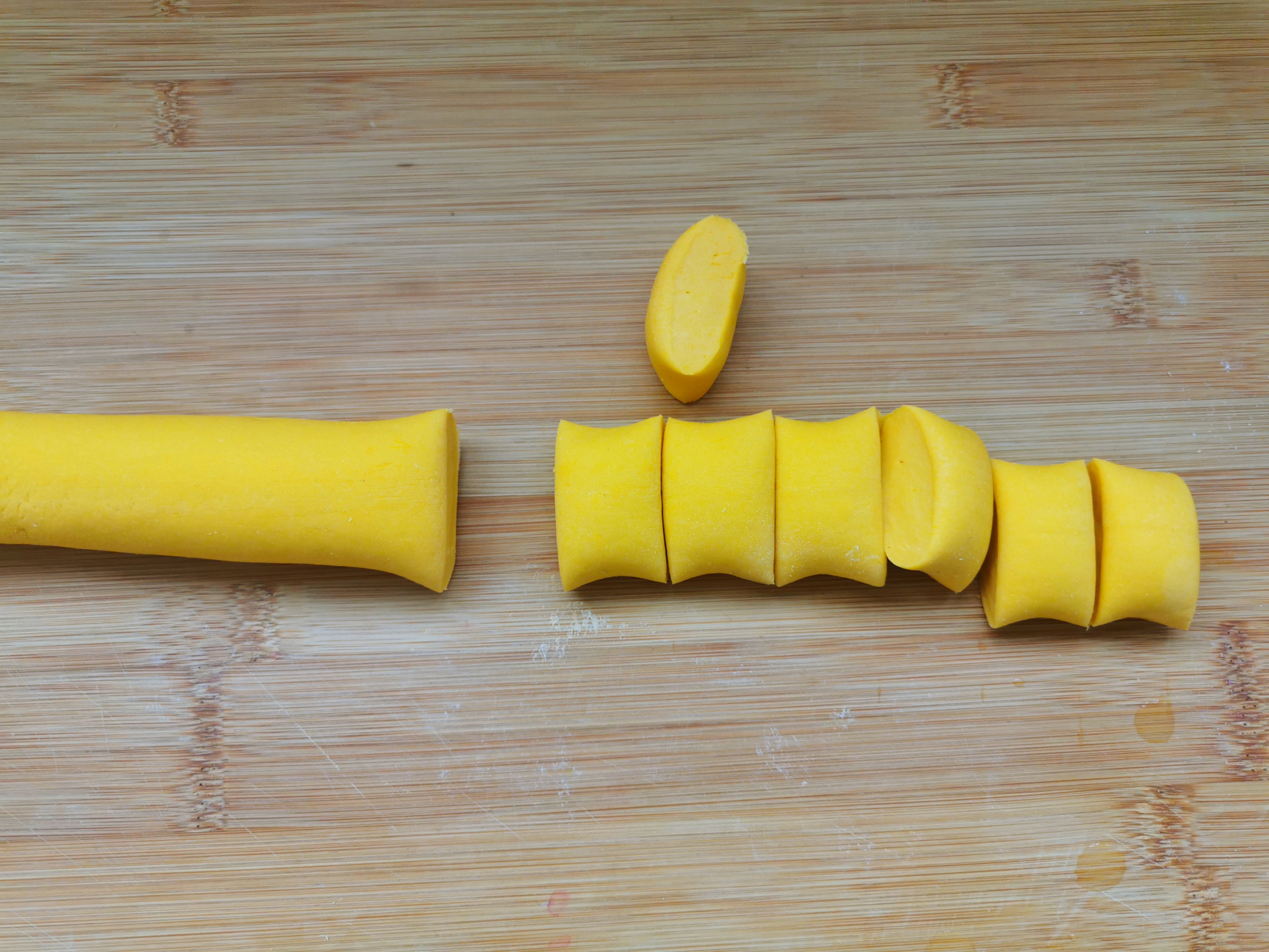 用南瓜山藥做饅頭，一次發酵，不加一滴水，全程只需30分鐘