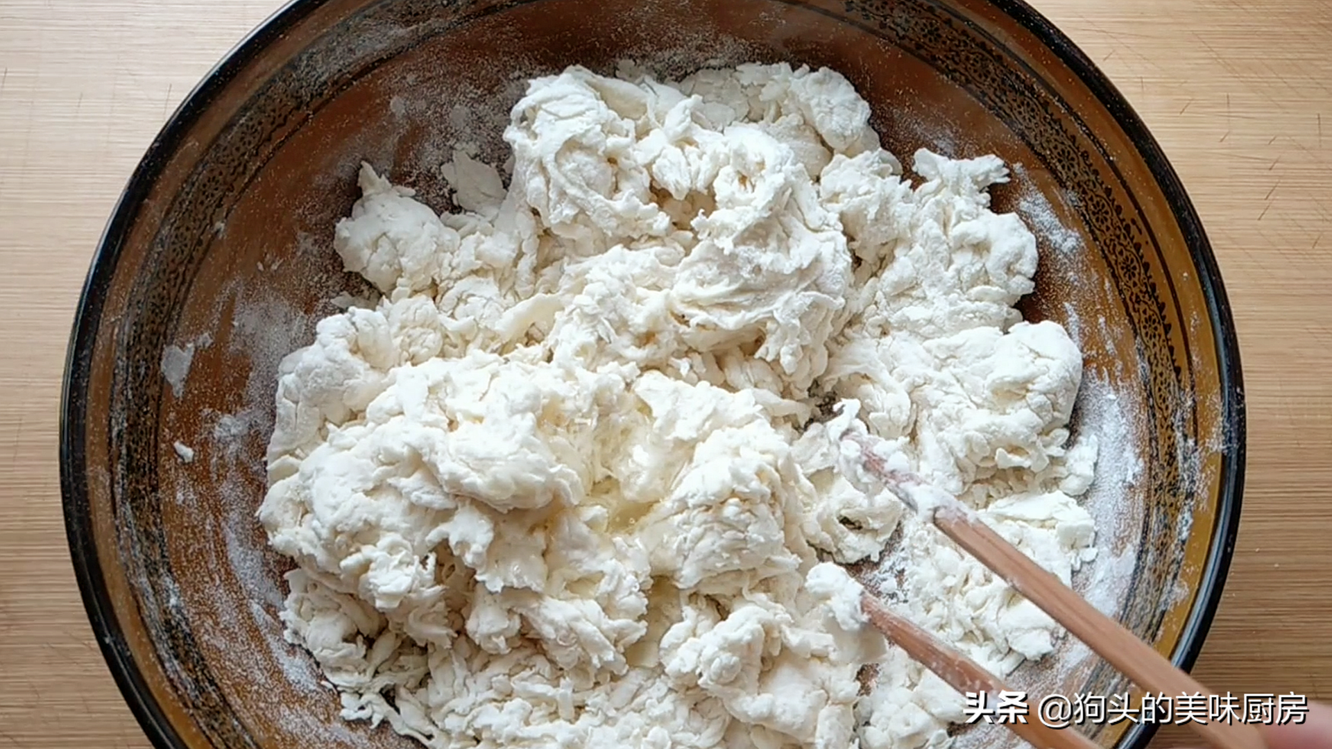 蔥油餅這樣做才外酥裡軟，和麵很關鍵，做對了比手抓餅還好吃