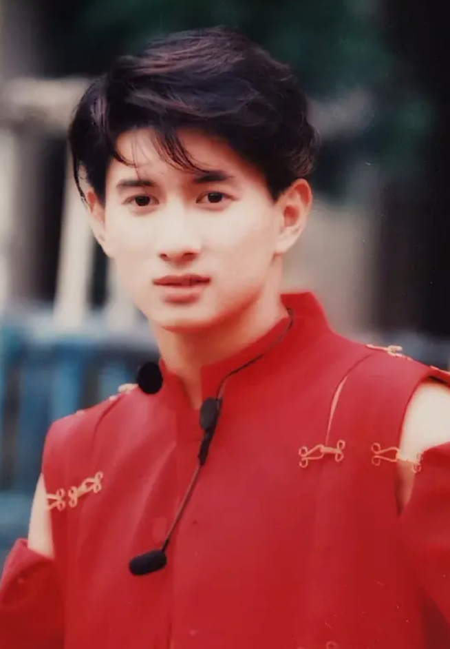 吴奇隆的辛酸励志人生，和他爱过的3个重要女人