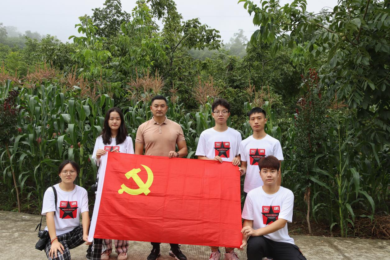 北理珠学生党员为四川甘孜瓦斯营盘村打赢脱贫攻坚战贡献青年力量