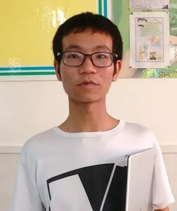 广西高考723分"蒙神"火了,和北大韦神很像,多门课成绩达极限