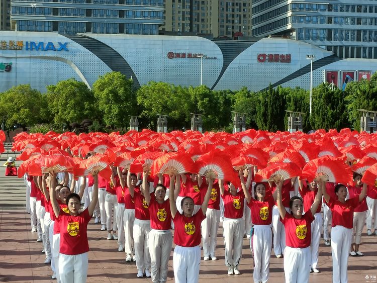 舞动湘潭”万人同跳大型排舞展演湘潭主会场启动活动圆满成功