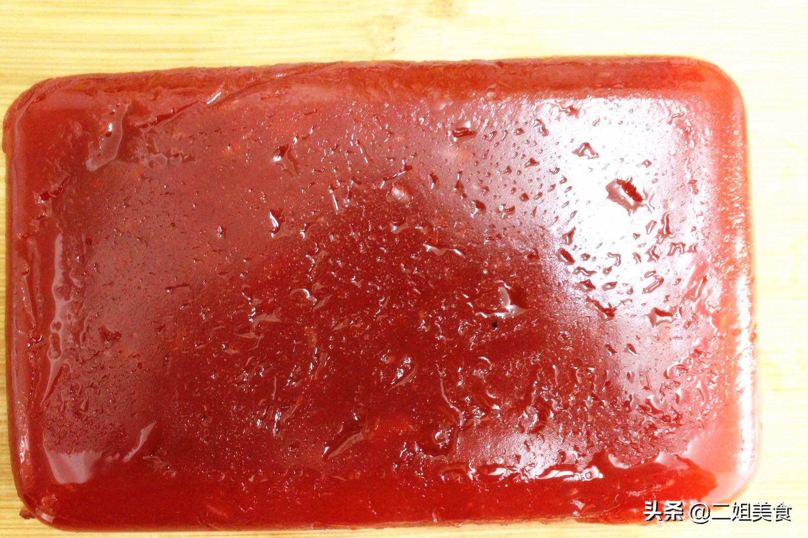 秋天山楂便宜，买几斤在家做山楂糕，酸甜可口，不用出去买