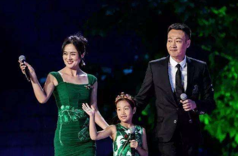 这对明星夫妻相爱近30年，二人做事低调，拍戏从不与别人演夫妻