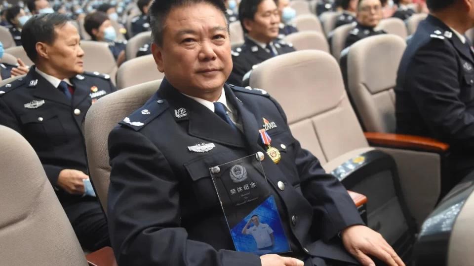 重庆市公安局举行民警退休荣誉仪式