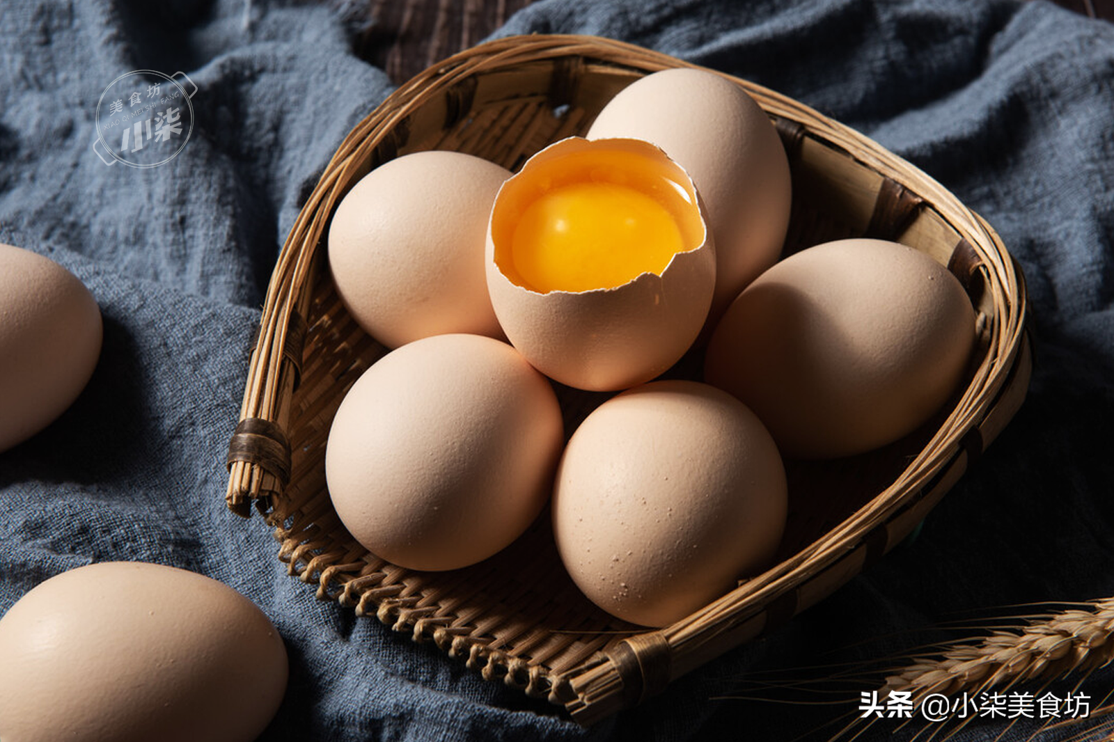 買雞蛋，挑紅皮的還是白皮的好？ 養雞大爺無意說漏嘴，別再買錯了