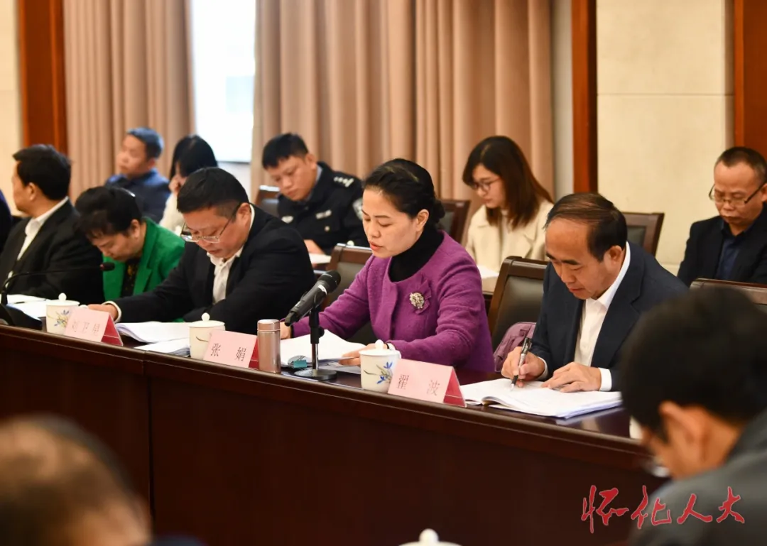 市人大代表评议建议办理工作会举行