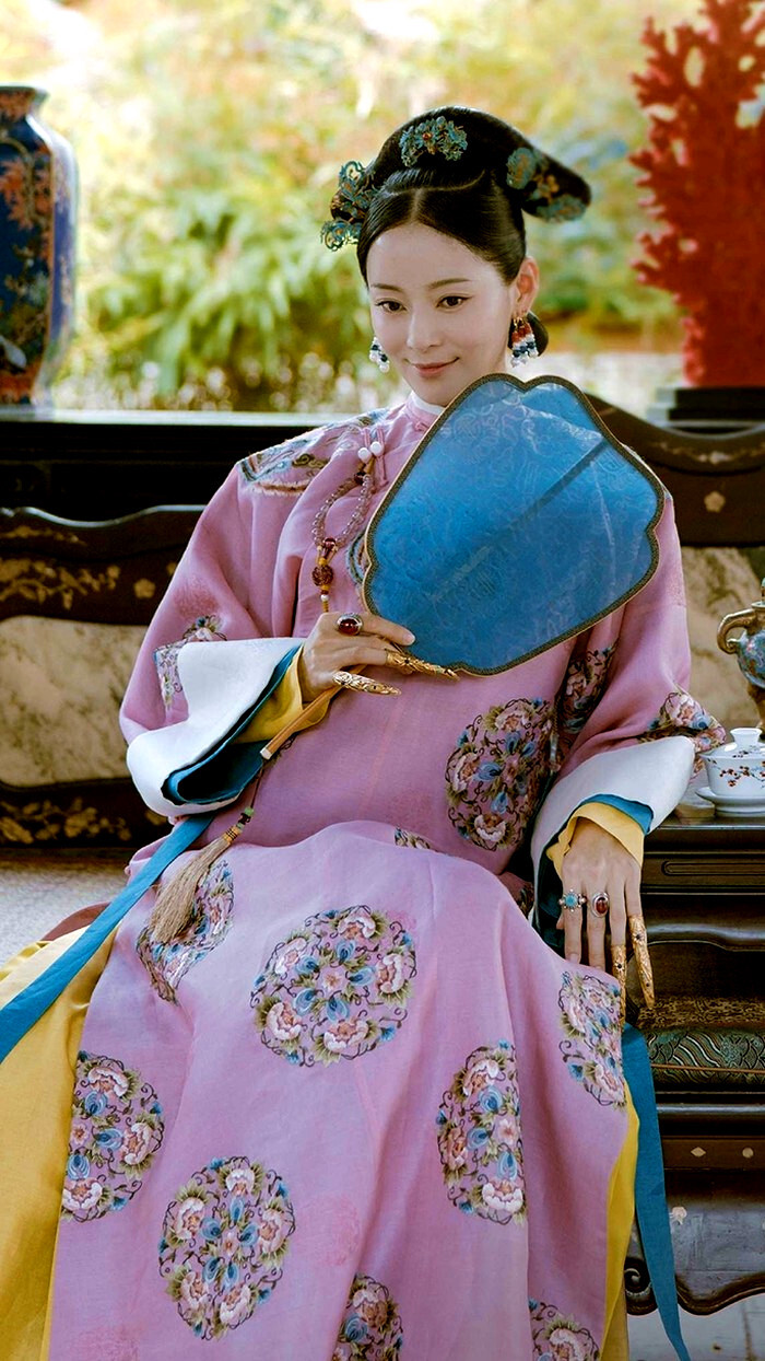 清朝嫔妃的发型演变史，从小两把头到旗头，慈禧发型最符合历史