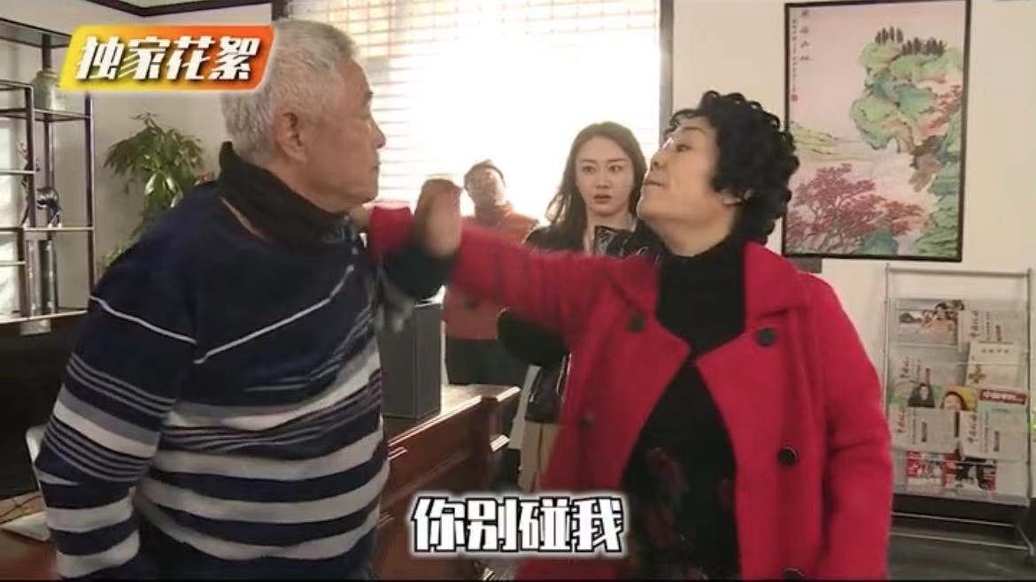 63岁赵本山片场演女戏！推搡女演员拉扯其头发，