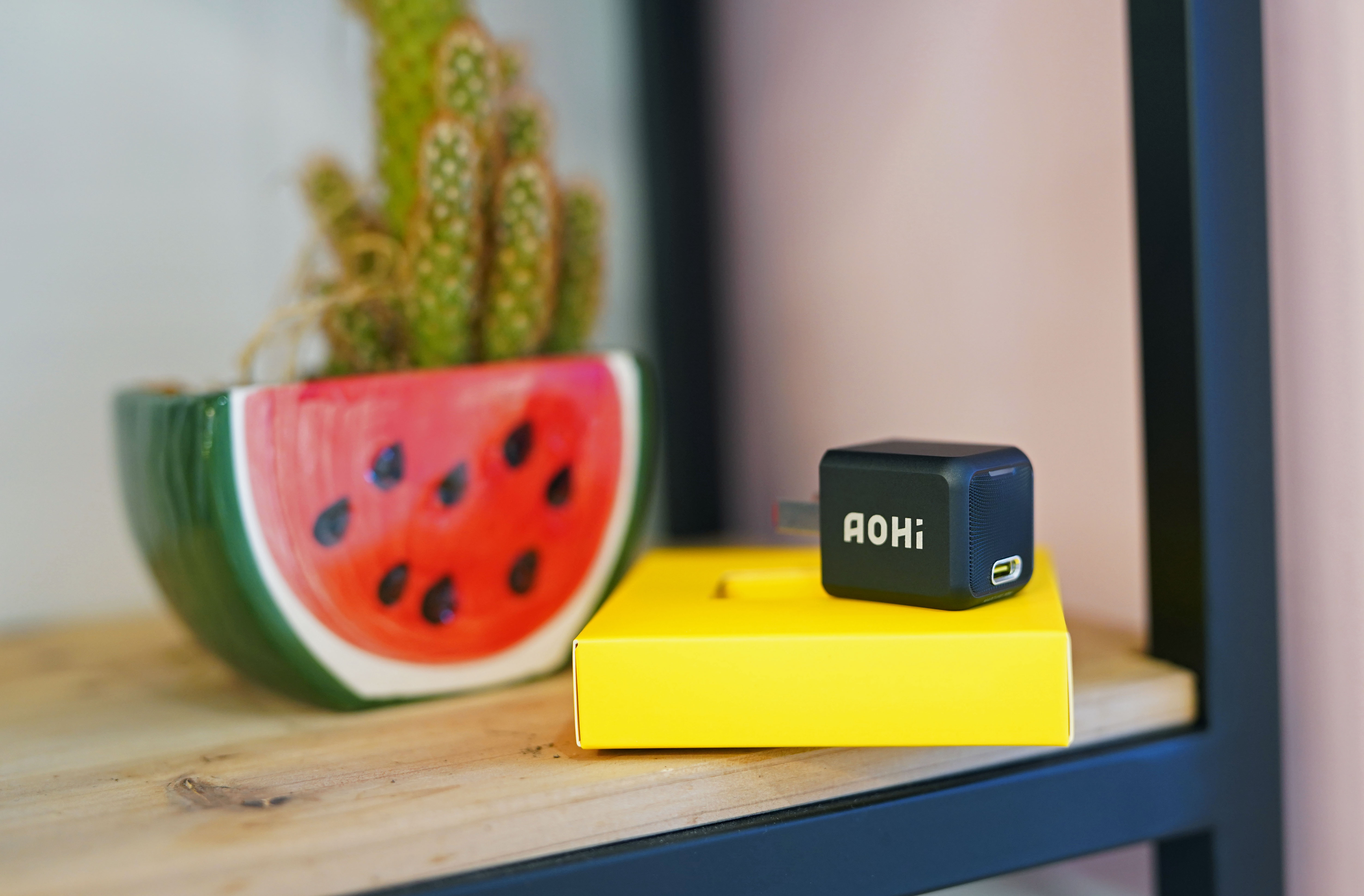 体积更小，充电更快，Aohi 30W氮化镓快充头简评