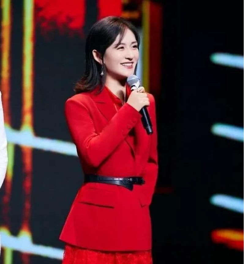 谢娜在央视只一期就被换掉，究竟发生了什么？