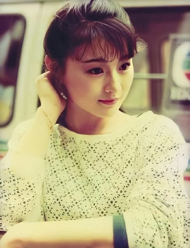 最美警花李赛凤，两段婚姻均失败，遭豪门丈夫