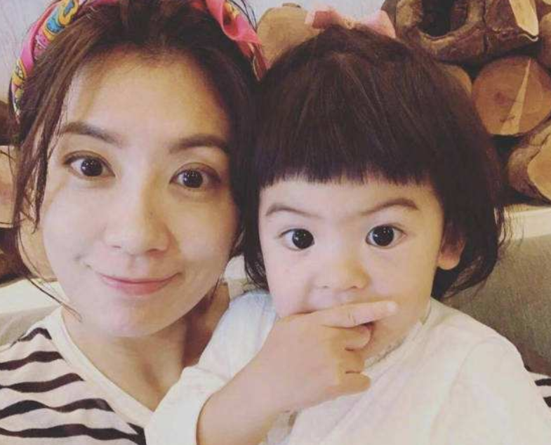 波妞才是隱藏的潛力股，小時候是翻版蕭敬騰，如今長開神似賈靜雯