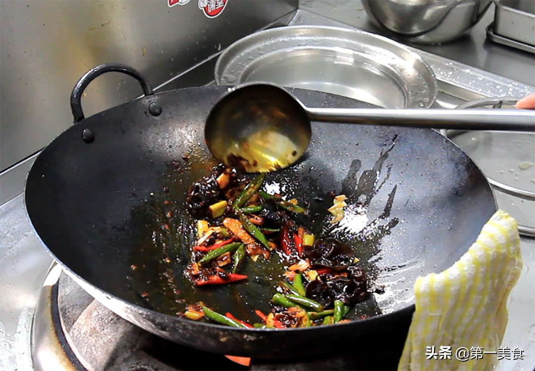 图片[8]-回锅豆腐怎么做鲜嫩又不破碎 厨师长教你小技巧 焦香鲜嫩又营养-起舞食谱网