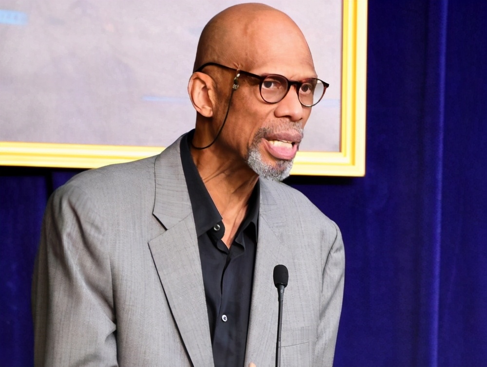 拉塞爾86歲了，他退休後誰頒FMVP獎盃？這4人最有可能