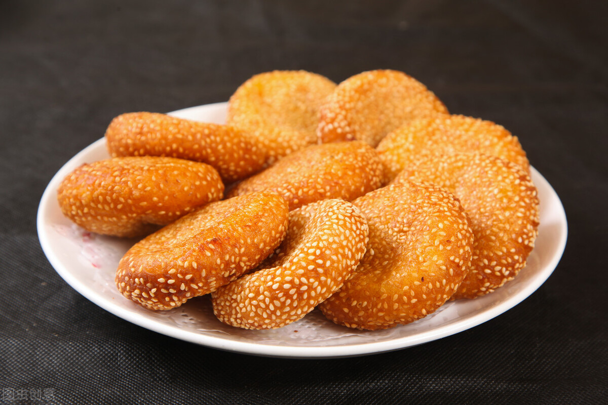 南瓜饼就要这样做，不用一滴水，香甜软糯吃不腻，咬一口满嘴香