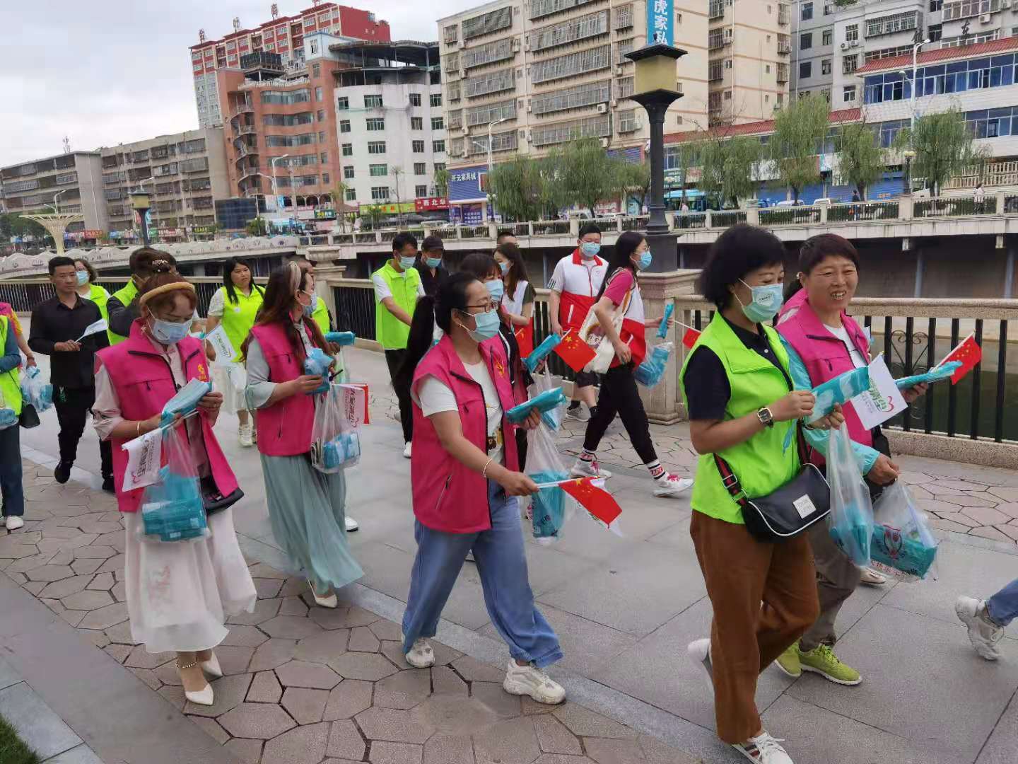 “大爱同行、守护健康”2021世界呼吸日公益徒步活动在山阳县举行