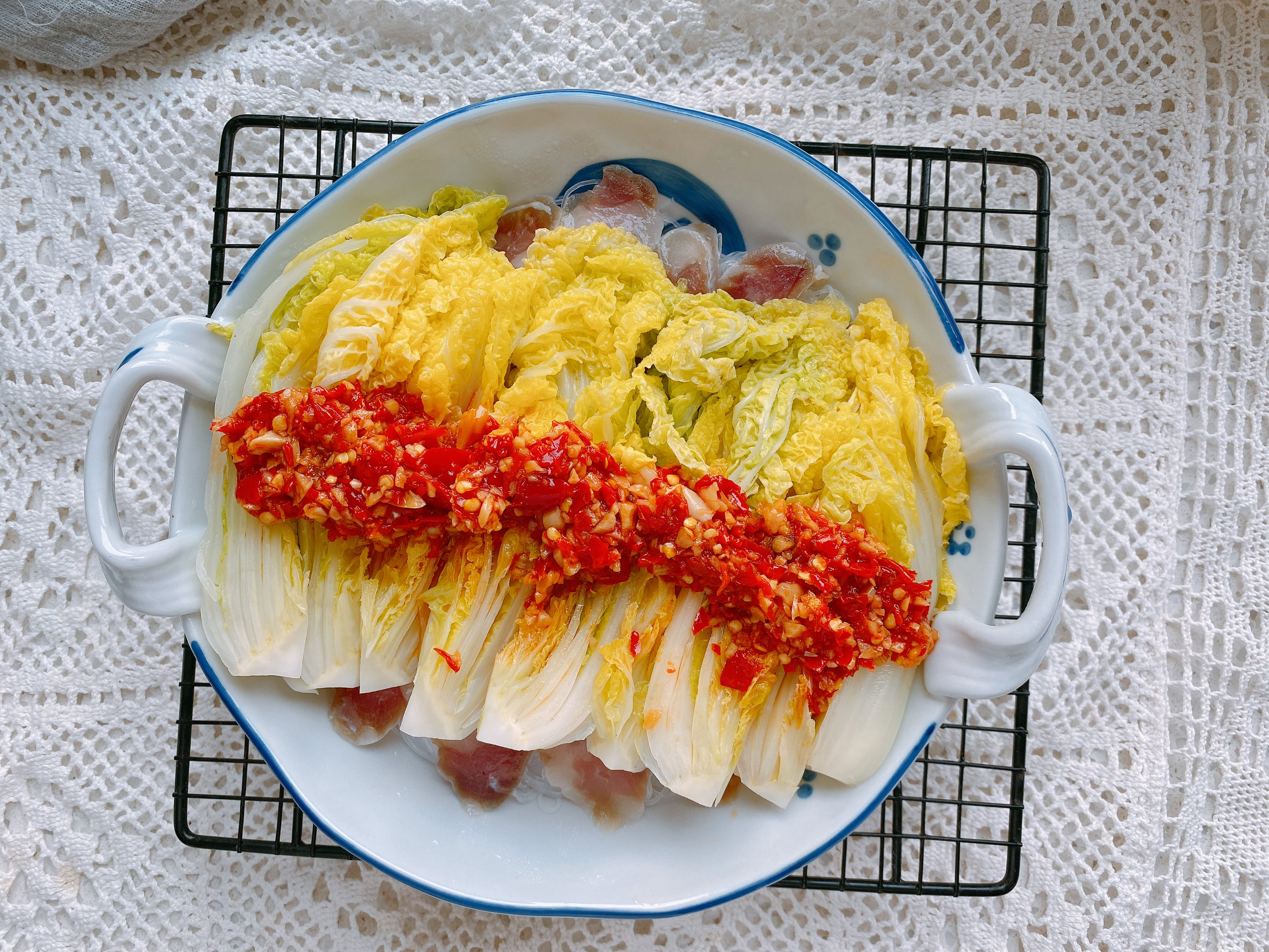 蒜蓉粉丝娃娃菜的家常做法，口感鲜甜，好吃不长胖，10分钟就上桌