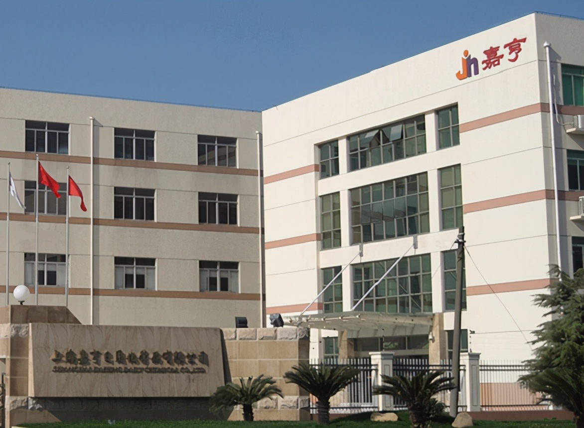 嘉亨家化与客户贝泰妮同日过会，两家供销数据打架闹尴尬