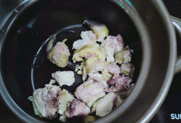 鸡肉和它一起炖，色香味俱全，吃一口就停不下来