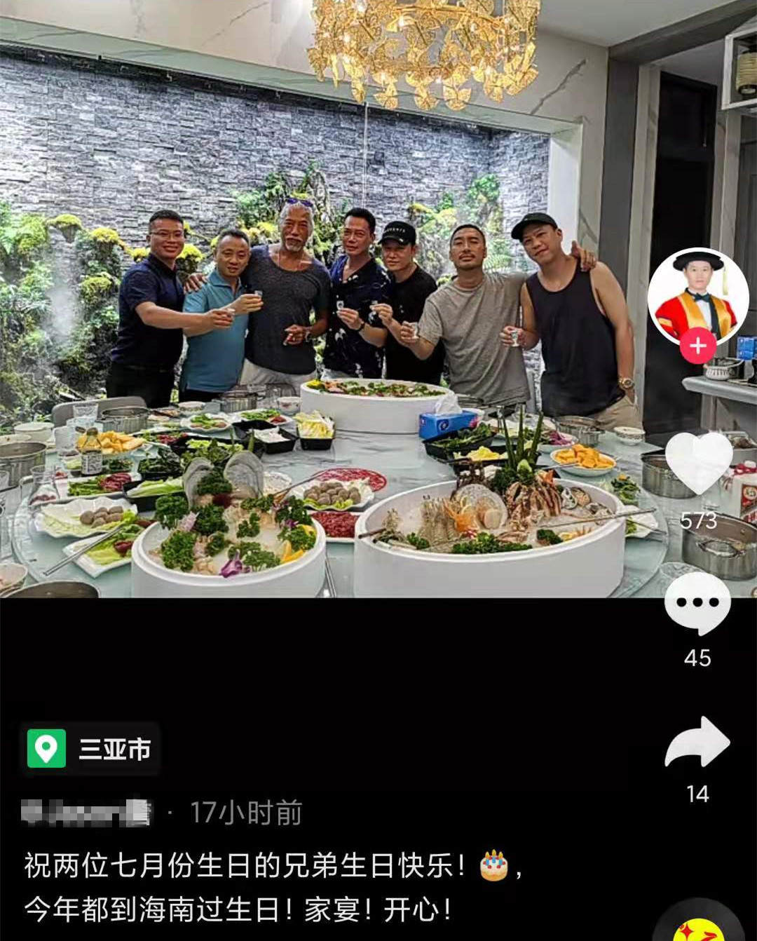 张耀扬陈小春谢天华齐聚海南，坐游艇出海吃海鲜大餐，生活惬意