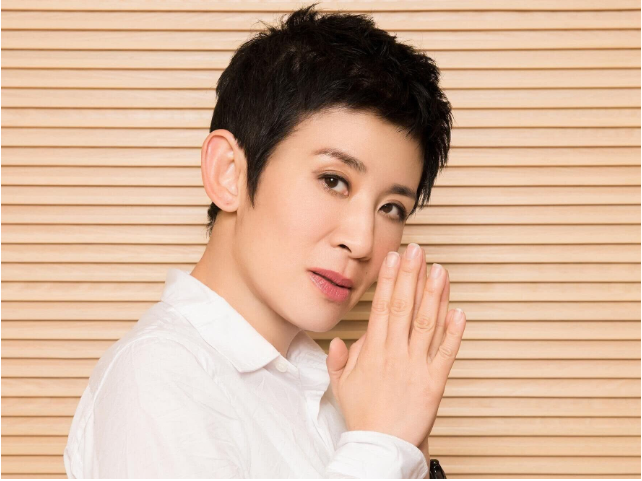 刘玉翠年过五旬至今未婚，秦岚为不婚族，吴君