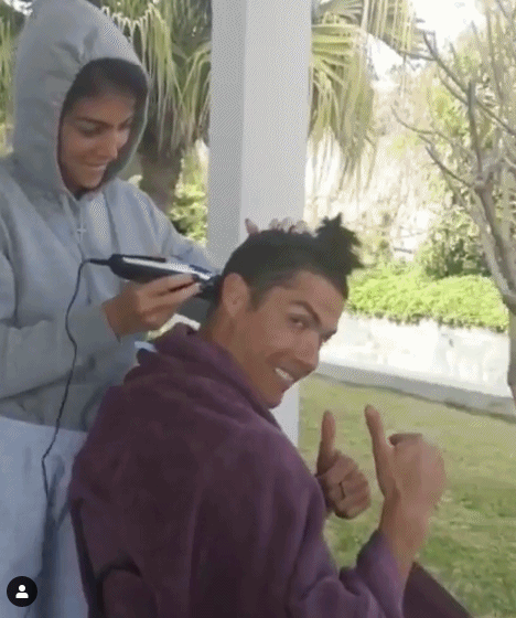 C罗求婚成功！征服他的竟然是个柜姐，堪称“现实版王漫妮”逆袭