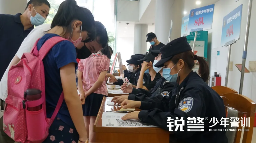 锐警少年警训夏令营：宣誓入营，告别懒散迎接全新警营生活