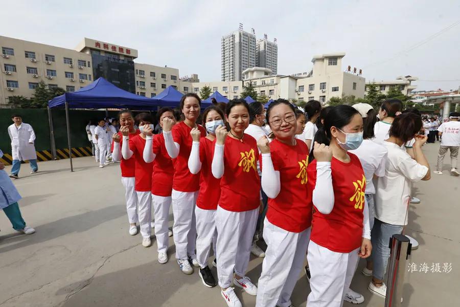 三原县医院庆祝“5.12”国际护士节拔河比赛