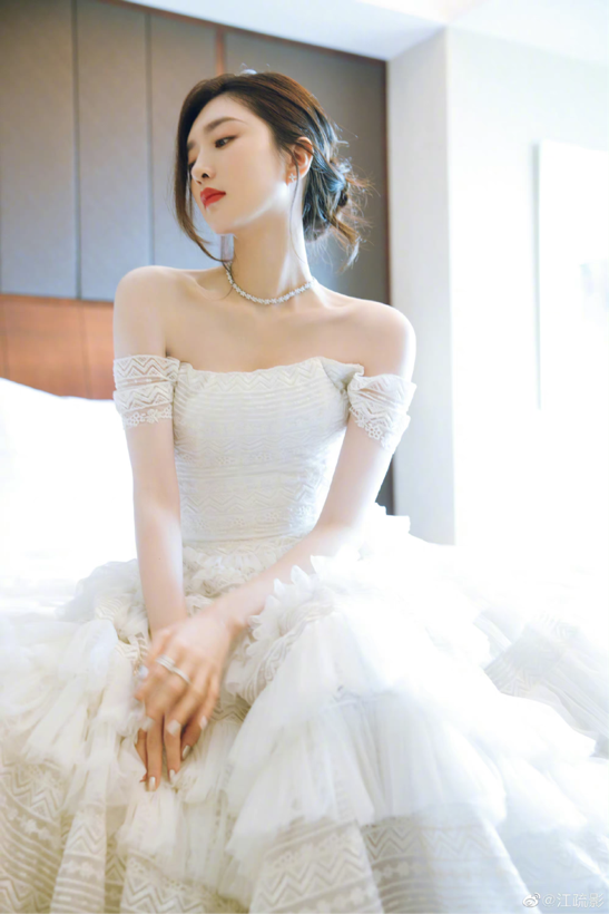 《欢乐颂》3正式开机！新五美同框笑容太甜蜜，独缺江疏影到场