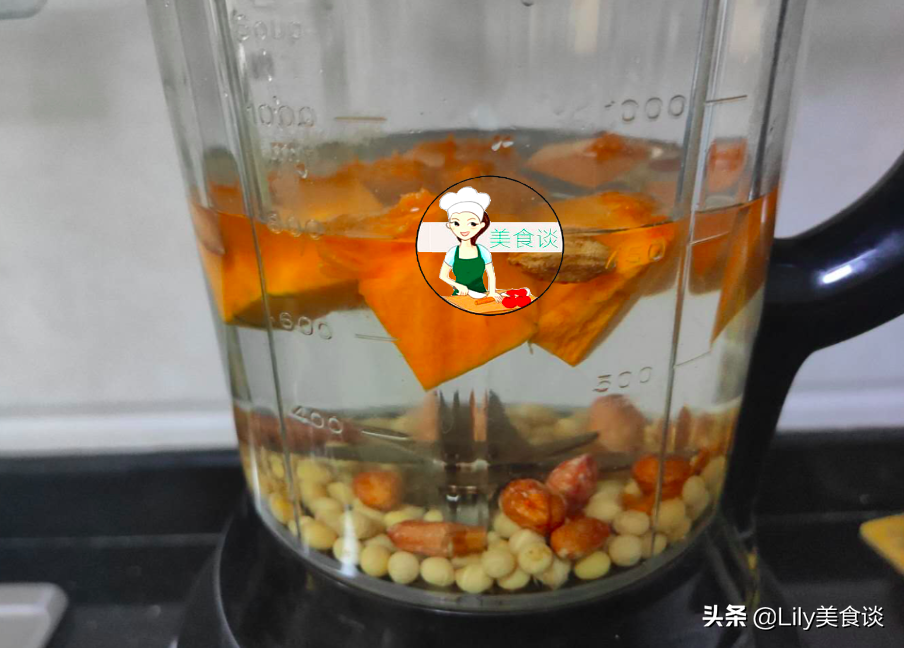 南瓜这个做法，大人小孩都爱吃，绵滑香甜，对肠胃好，营养又简单
