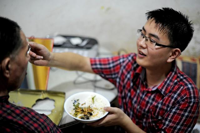 過老人忠告：二胎家庭父母不要�平分�家產，與孩子性別無關