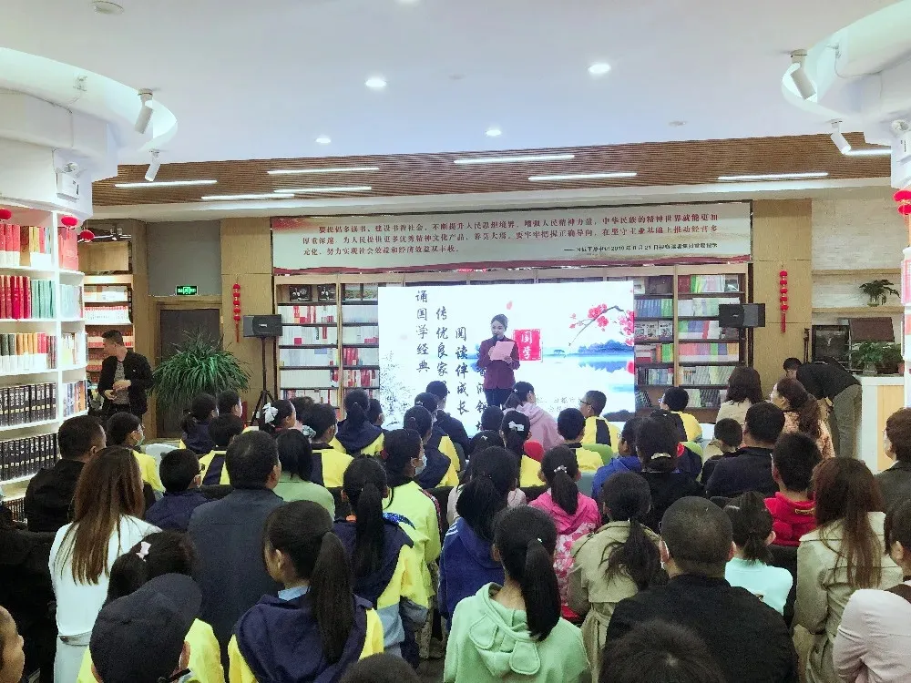 凝聚巾帼力量 共创文明城市