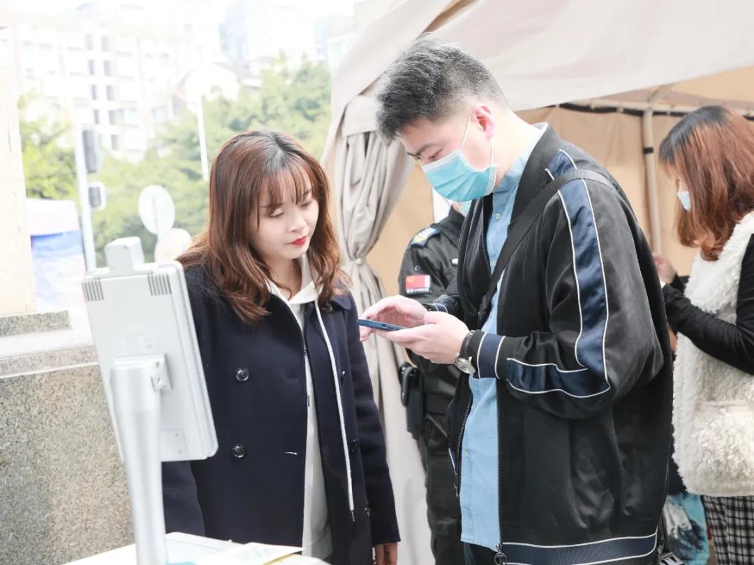 天府新区华阳中学教育集团小学集团部家长学院开讲啦