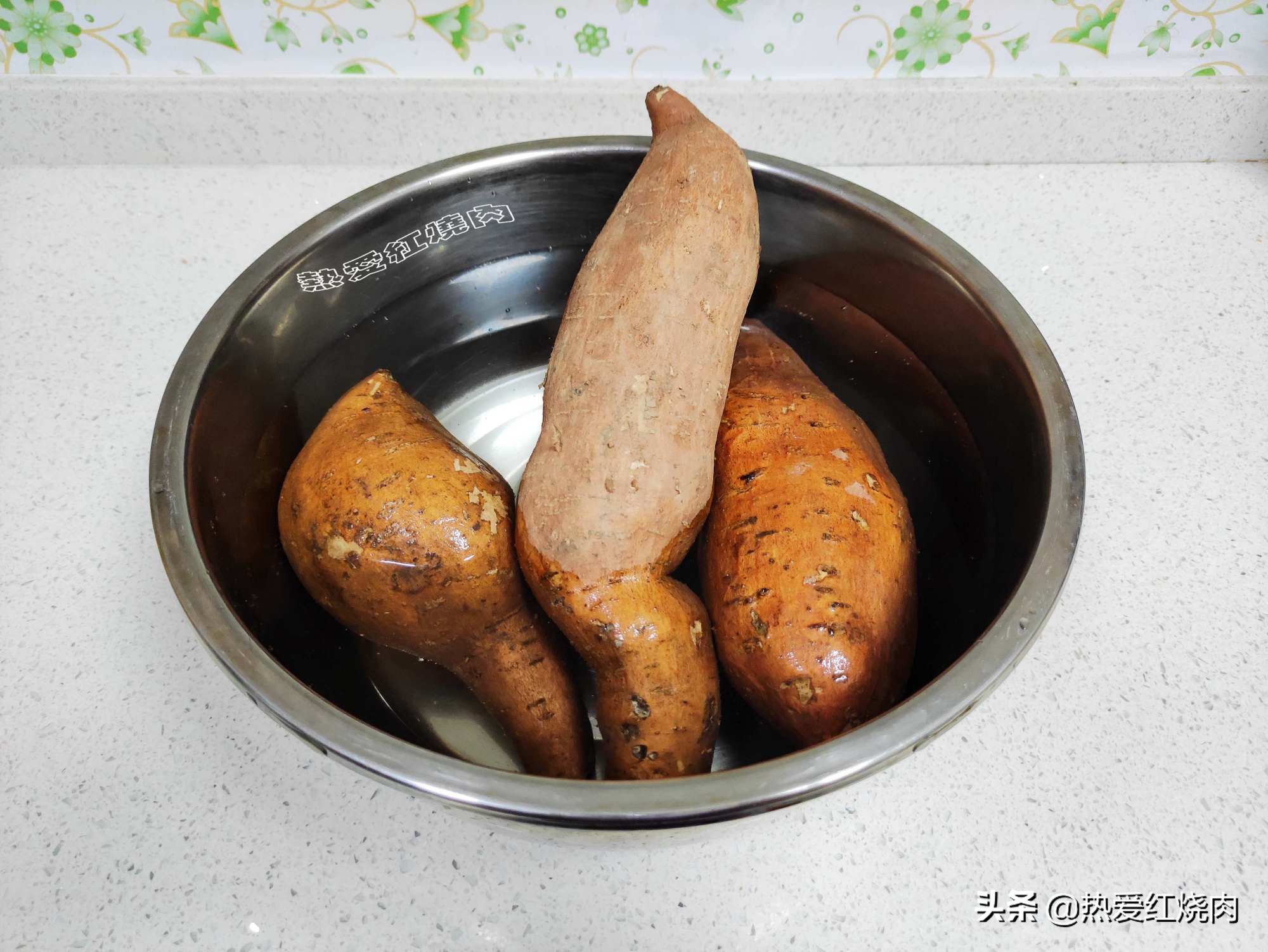 红薯的这个做法你一定要试试，又甜又脆嚼着咯吱吱，非油炸更健康