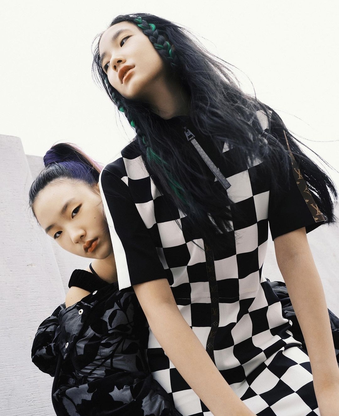 小s兩個大女兒再合體拍雜誌，姐姐撞臉火箭少女Yamy氣場足