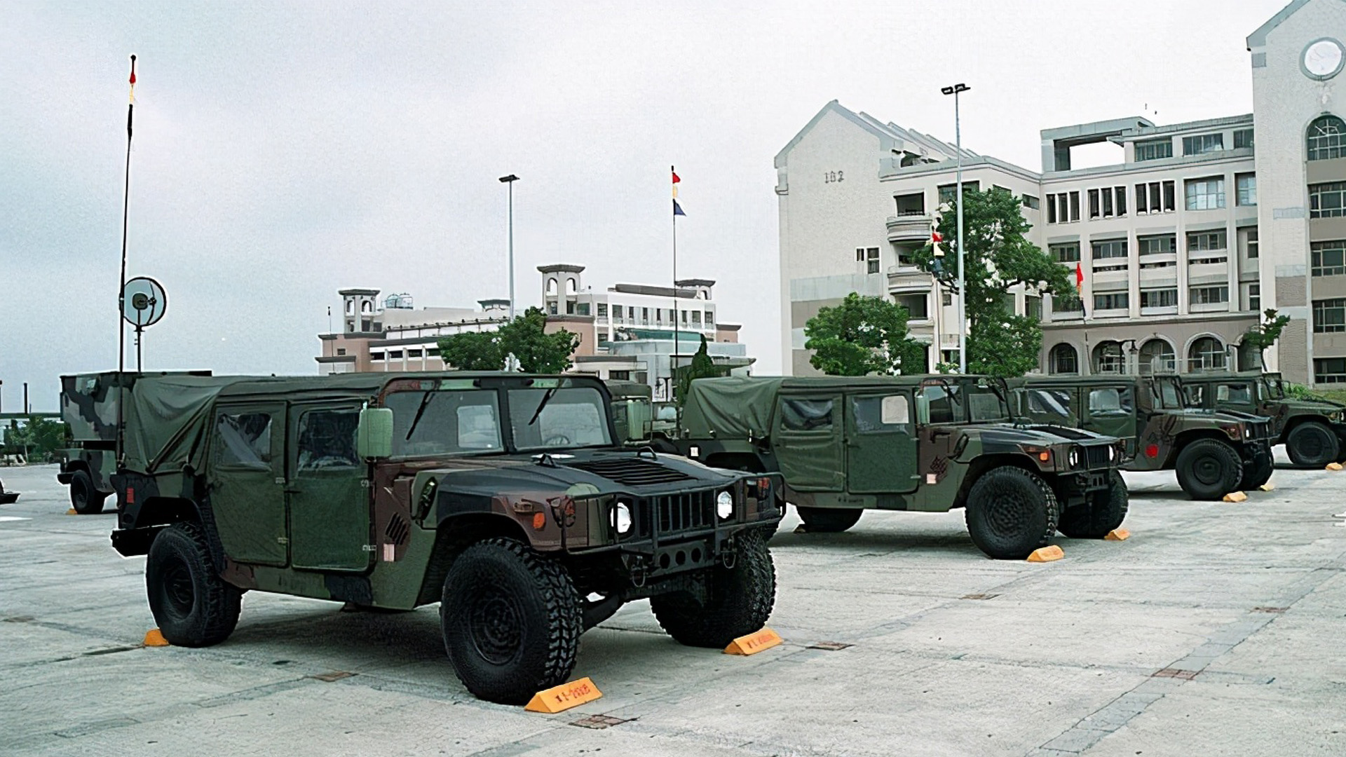 台軍花1440萬買2輛�軍車�，島內網友嘲諷：民進黨又在撈錢了