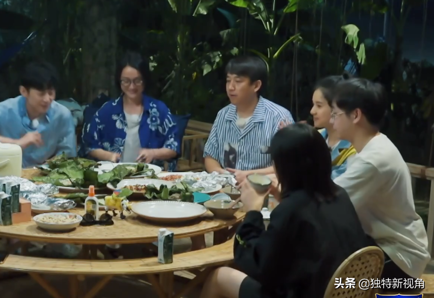 黄磊在综艺里表现是不妥，但不至于人品出问题