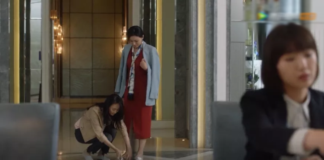 被前男友暴打、星途黯淡多年，“美强惨”女星